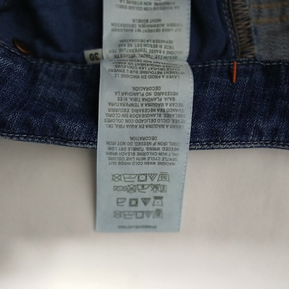 Ladies Guess Power Curvy Midrise Jeans. Size 30 NWT - Picture 5 of 7